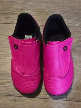 Kids Slip-On Nike Soccer Cleats Shoes in Pink Sz9T